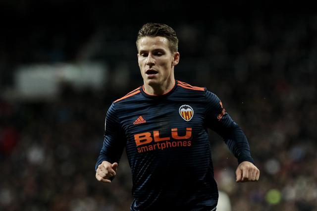 欧宝足球官网-赛后体能课后；瓦伦西亚更衣室发声备战法甲；球迷炸锅；轮换策略成焦点